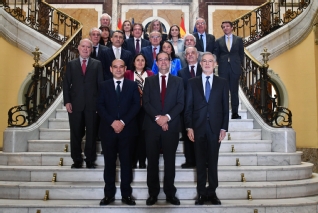 Los integrantes de la II Cumbre Ibérica en la Escalera de Honor del Palacio de Justicia 